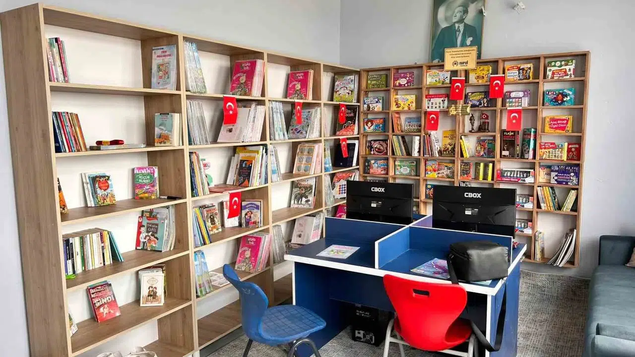 Kalemleri ellerinden düşürmediler, bu kez çocuklar için seferber oldular: Gazetecilerin kurduğu kütüphane kapılarını açtı