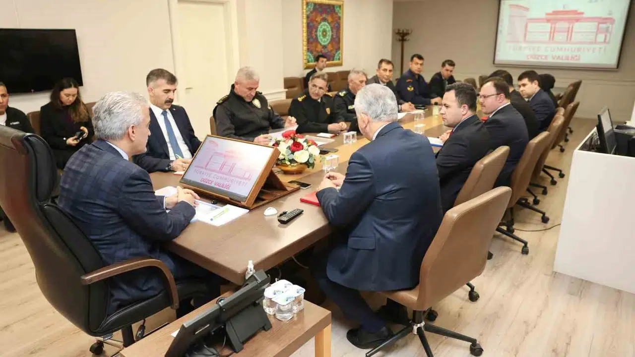 Düzce’de güvenlik zirvesi: Vali Makas huzur ve asayiş için düğmeye bastı