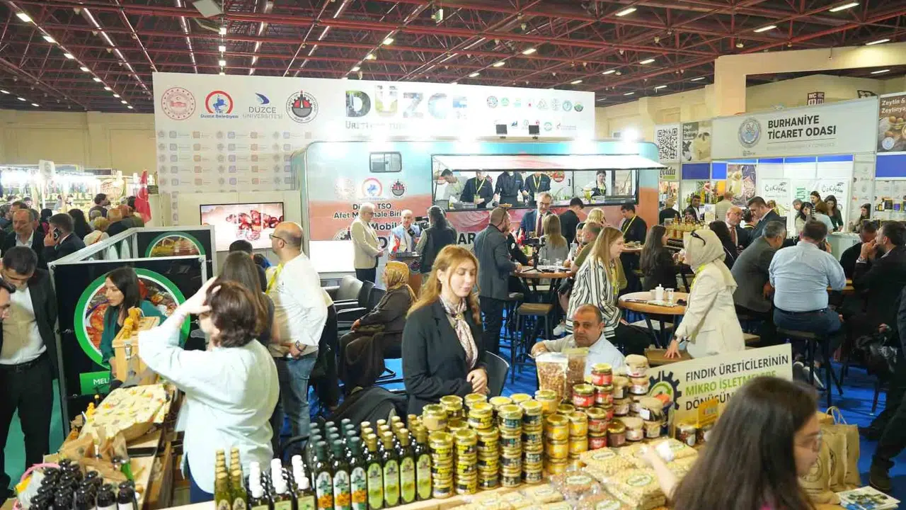 Antalya’nın lezzet durağı Düzce oldu: Coğrafi işaretli ürünler ziyaretçi akınına uğradı