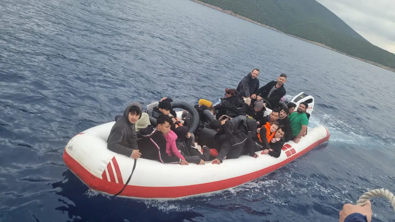 Bodrum açıklarında gece operasyonu: 16’sı çocuk 40 kişi kurtarıldı