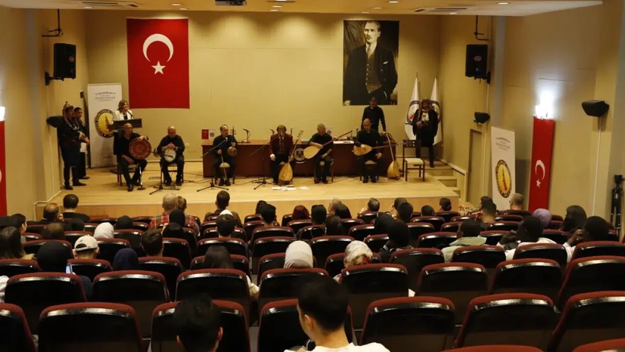 Kütahya'nın ruhu Dumlupınar'da yankılandı: Anadolu'nun sesi sahneye taşındı