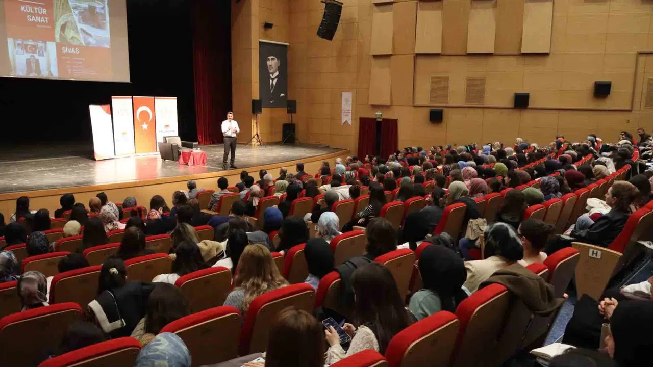 Sınıfların ötesinde bir rehberlik: İl Müdürü Erdoğan’dan aday öğretmenlere altın değerinde tavsiyeler