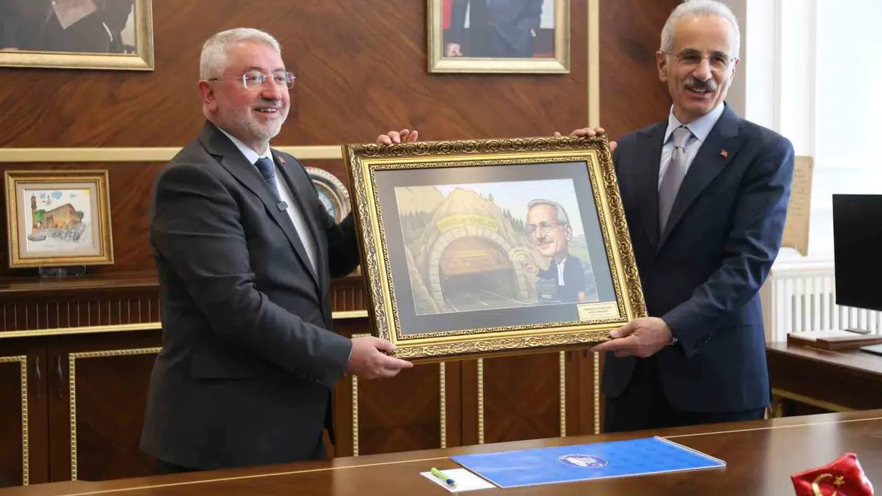 Ulaştırma Bakanı Uraloğlu Çorum’da: Kırdilim Tünelleri için geldi, şehri karış karış gezdi