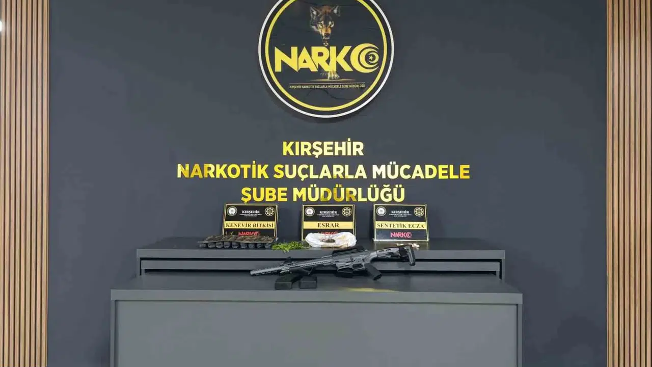 Kırşehir’de zehir tacirlerine geçit yok: Evinden adeta cephanelik çıktı