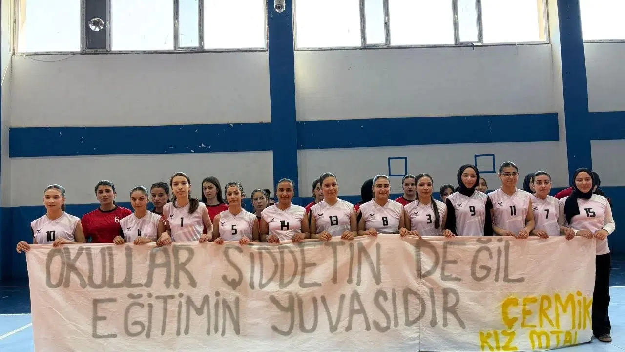 Diyarbakır’da spor sahasında anlamlı mesaj: Gençlerden şiddete karşı birlik çağrısı