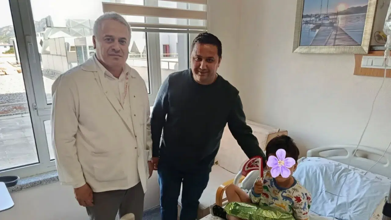 Hastane odasında 23 Nisan coşkusu: Minik hastaların bayram neşesi yüzlerini güldürdü