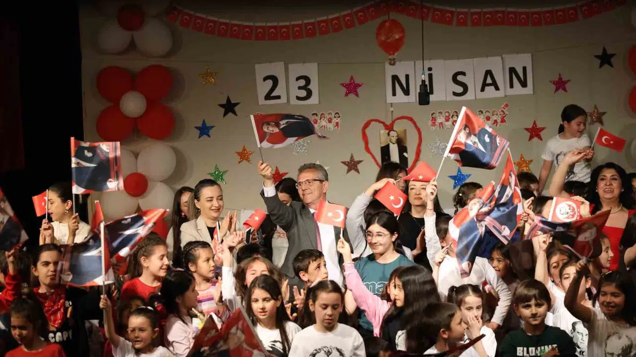 Sahne onların, alkışlar minik yeteneklerin: Afacanlar Sınıfı Nazilli'yi büyüledi