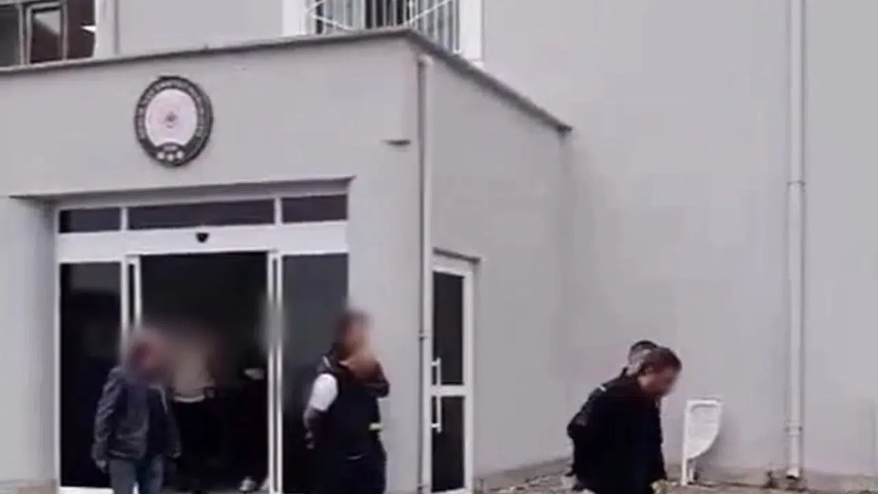 Gemlik'te hırsızlık şebekesine darbe: Suç dosyaları kabarık olan şüpheliler kıskıvrak yakalandı