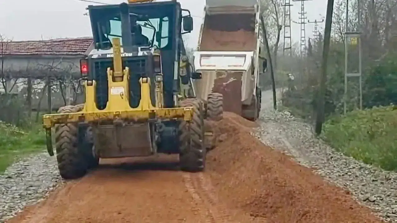 Gerze’de ulaşım seferberliği: Köy yolları kışa hazırlanıyor