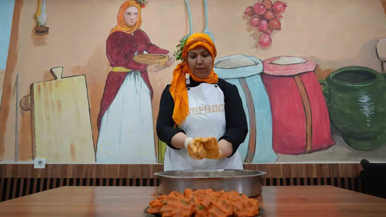 Mutfakta eşine yardım için önlüğü taktı, şimdi sanayi sitesinin en gözde restoranını yönetiyor:  Yapamazsın  diyenlere inat başardı