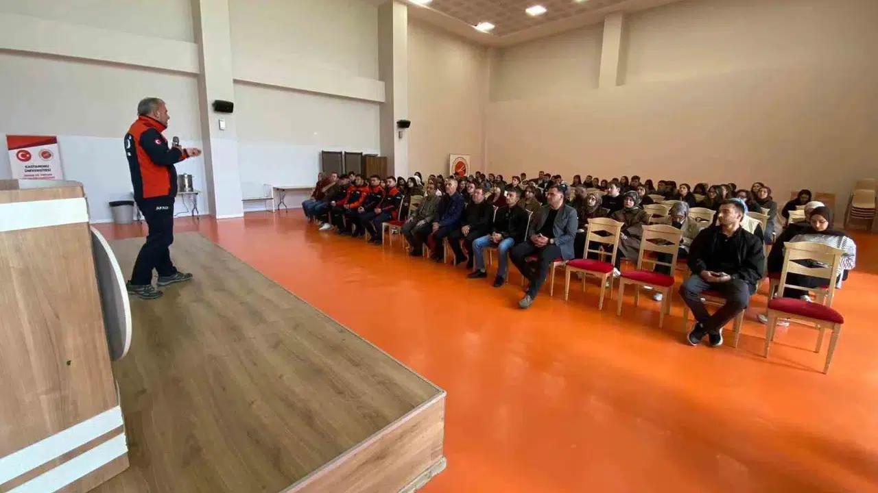 Kastamonu Üniversitesi'nde afet bilinci seferberliği: Öğrenciler sahaya indi
