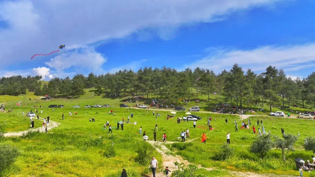 Denizli’de gökyüzü bayram yerine döndü: Çocukların neşesi Pamukkale’yi aştı