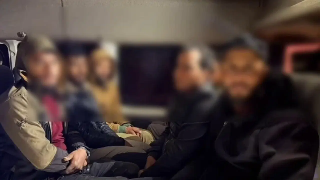 Hatay’da insan kaçakçılarına ağır darbe: Minibüs dolusu göçmen yakalandı