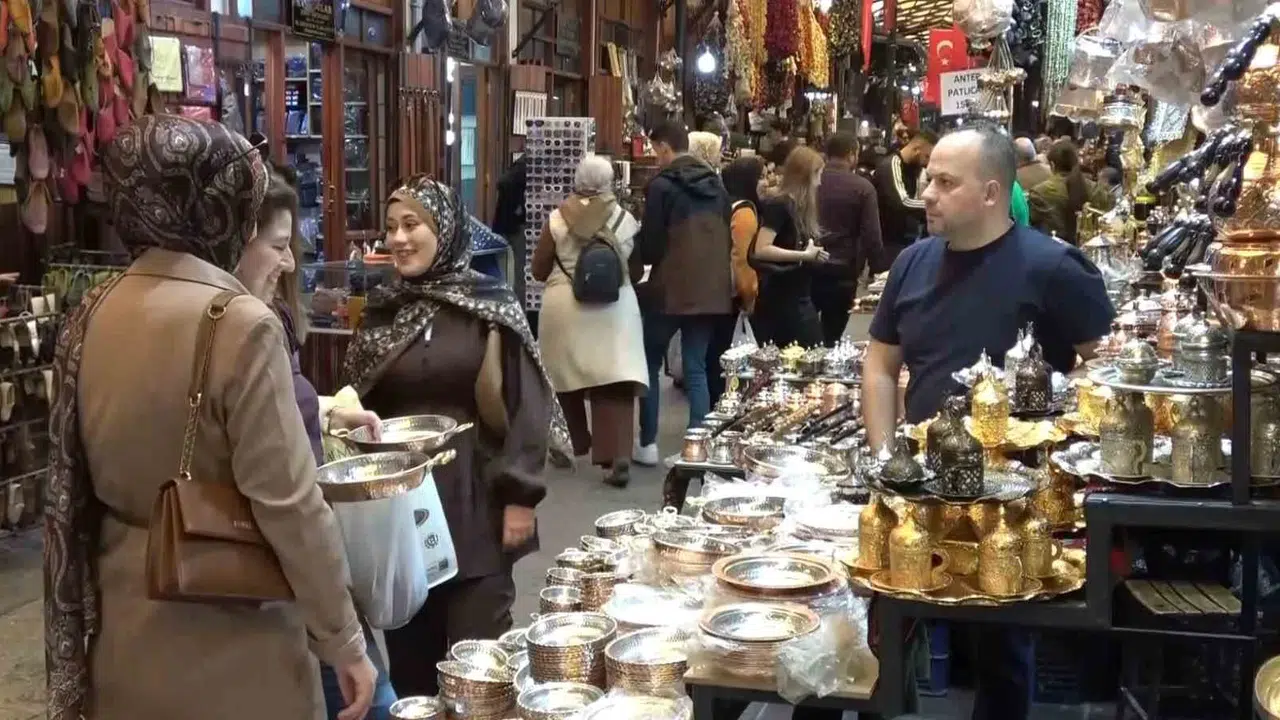 Gastronomi ve tarihin başkenti sezona hızlı girdi: Gaziantep'te sokaklar turistlerle doldu taştı