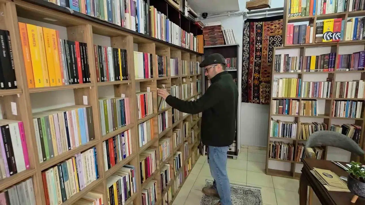 Dijital çağda tozlu rafların bekçisi: Kütahya’da sahaflık geleneği zamana meydan okuyor