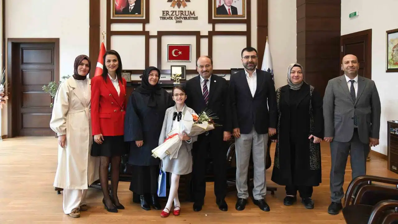 Rektörlük koltuğunda bir çocuk: Asya Mina’nın bilim hayalleri Erzurum’da yankılandı