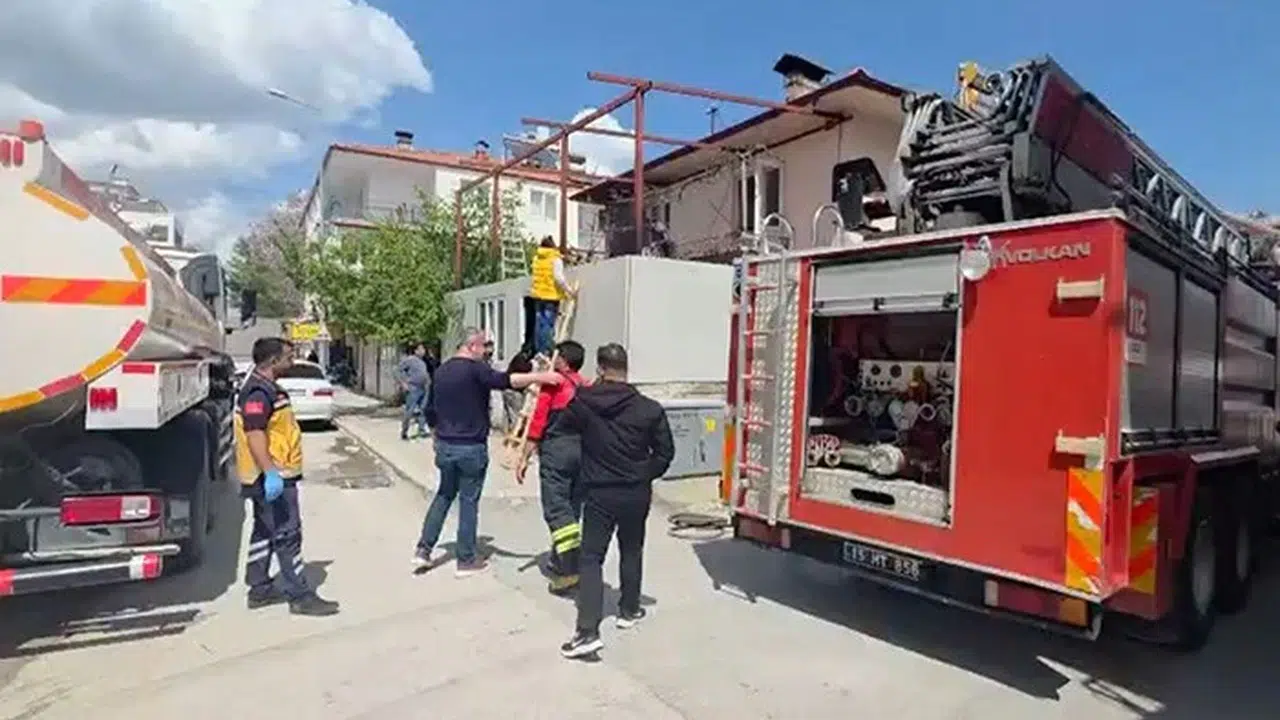 Gölhisar’da korku dolu anlar: Müstakil evin deposu alevlere teslim oldu