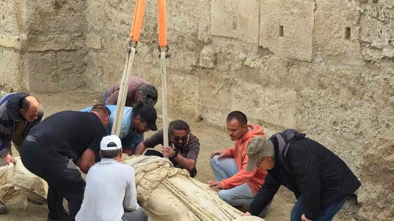 Laodikeia’nın derinliklerinden gelen antik hazine: 2 bin yıllık Athena heykeli gün yüzüne çıkarıldı