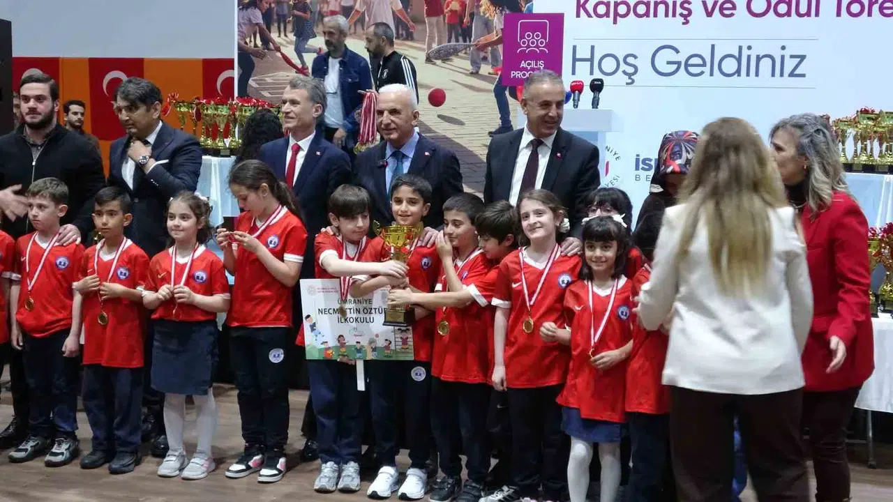 Ümraniye’de dev organizasyon: 13 bin öğrenci hem yarıştı hem eğlendi