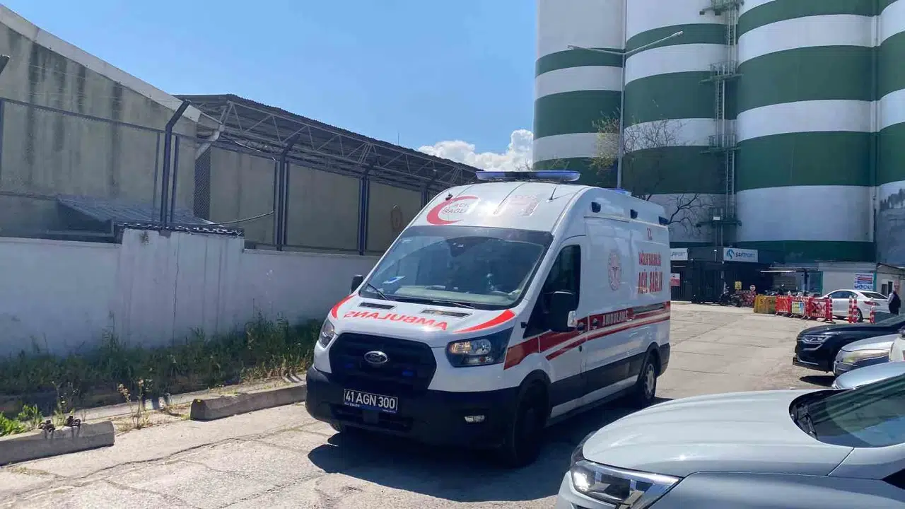 Kocaeli'de korkunç kaza: 12. kattan düşen işçinin yaşam mücadelesi sürüyor