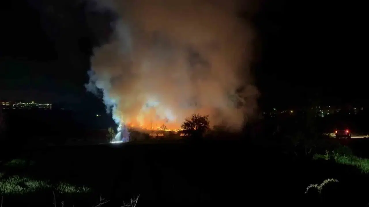 Bolu'da korku dolu anlar: İnşaat deposu alevlere teslim oldu