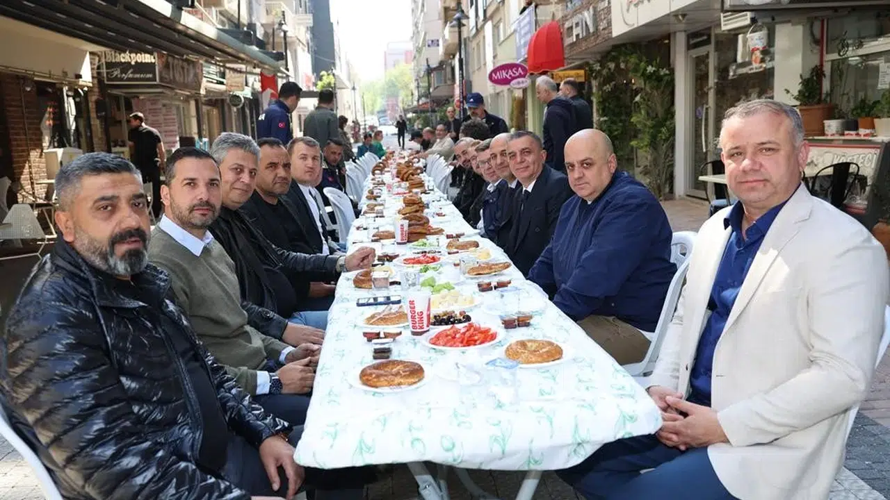 Sevgi Yolu’nda değişim rüzgarı: Esnaftan Başkan Şimşek’e vefalı kahvaltı