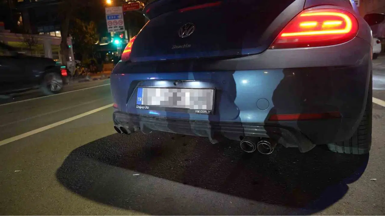 Kadıköy’de geceyi bölen gürültüye geçit yok: Abartı egzozlu araçlar trafikten men edildi