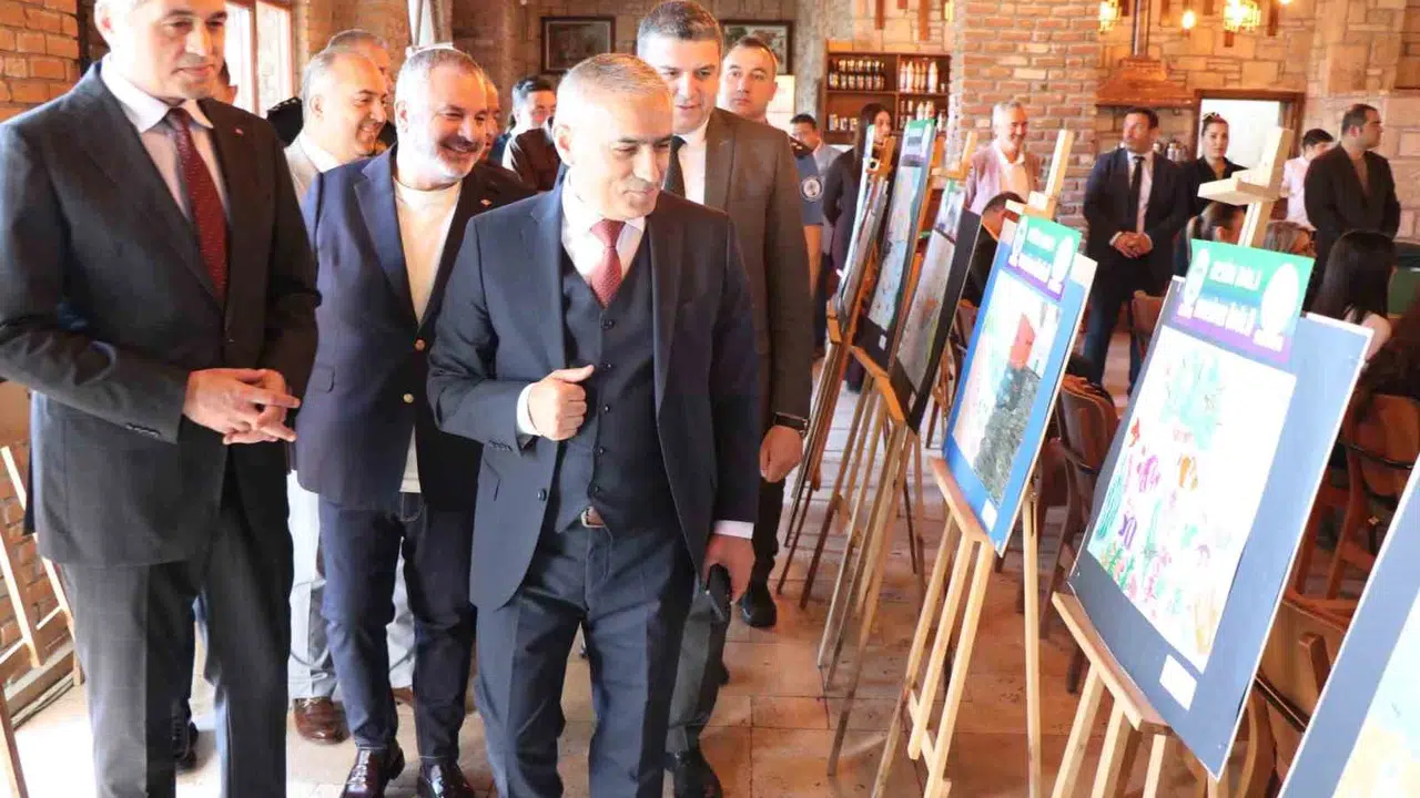 Deniz tutkusu kalemle buluştu: Aliağa’da geleceğin denizcileri ödüllerine kavuştu