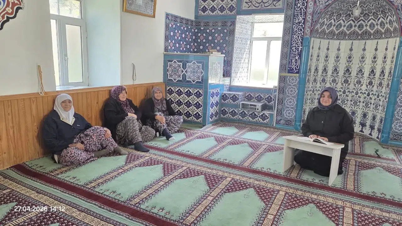 Bozüyük’te gönül köprüleri kuruldu: Kadınlar manevi sohbetlerde buluştu