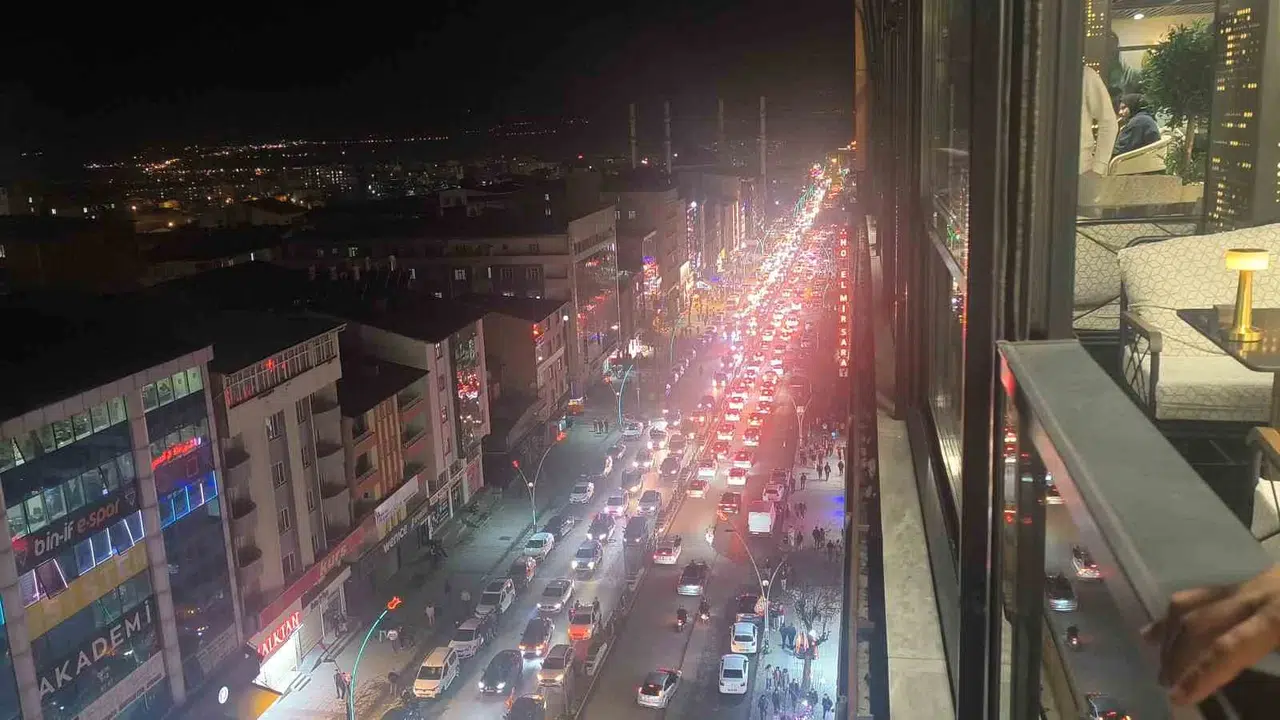 Muş’ta sarı-kırmızı gece: Derbi zaferi sokaklara taştı