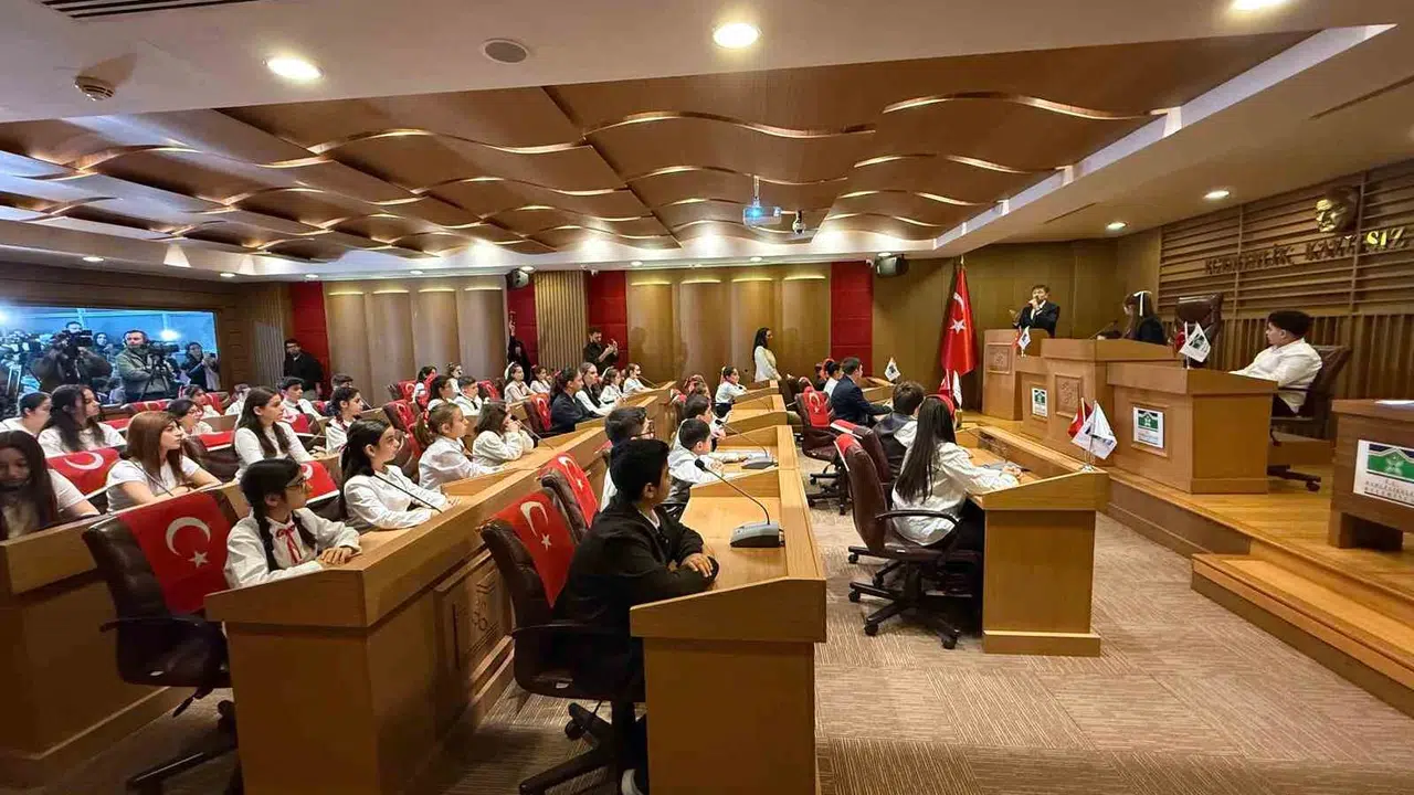 Bahçelievler’de koltuk çocuklara emanet:  Geleceğin mimarları yönetimde söz sahibi