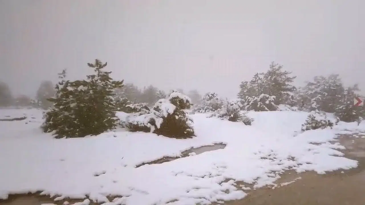 Nisan ayında kış sürprizi: Baharı beklerken lapa lapa kar yağdı
