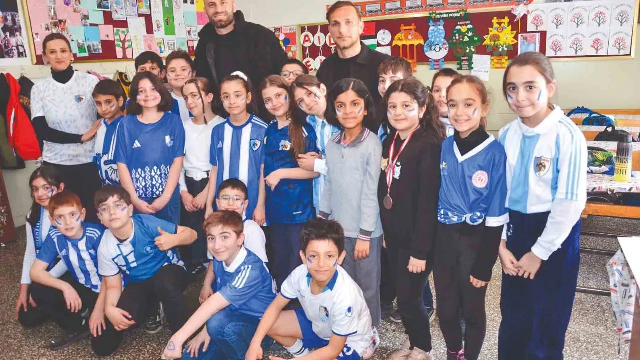 Erzurumsporlu yıldızlardan minik taraftarlara vefa ziyareti: Sözlerini tuttular