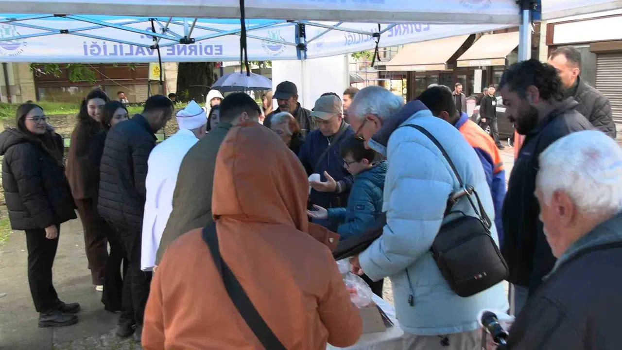 Edirne’nin simgesi Saraçlar’da bayram havası: Kakava coşkusu kurabiye tadıyla başladı