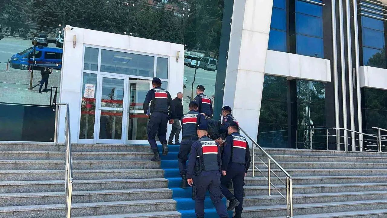 Sosyal medyadan  kadını teslim edin  tehdidi: Jandarma kapısına dayandı