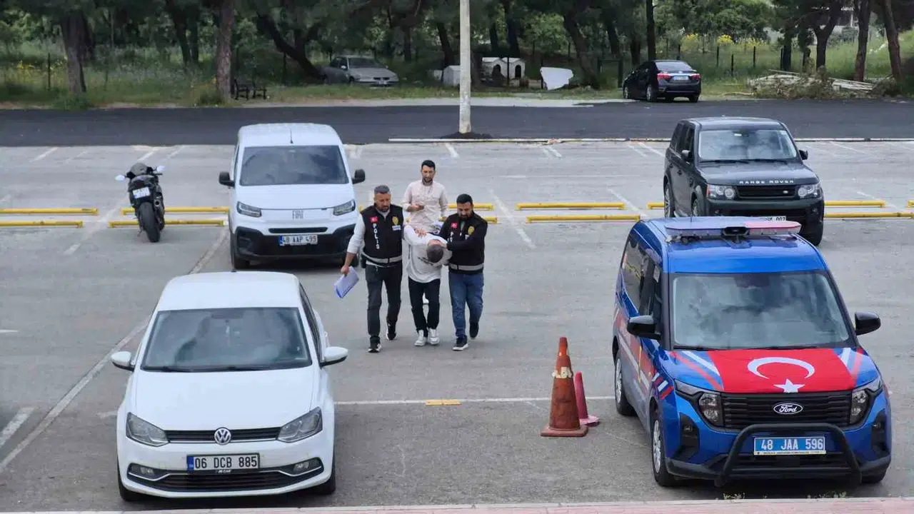 Bodrum’da dehşet anları: Evinin önünde pusu kurup eski sevgilisini bıçakladı