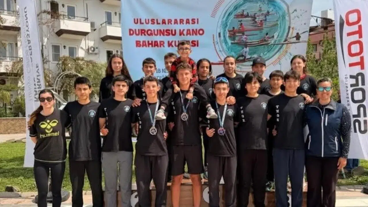 Köyceğiz Gölü’nde zafer rüzgarları esti: Genç kanocular madalyalara ambargo koydu