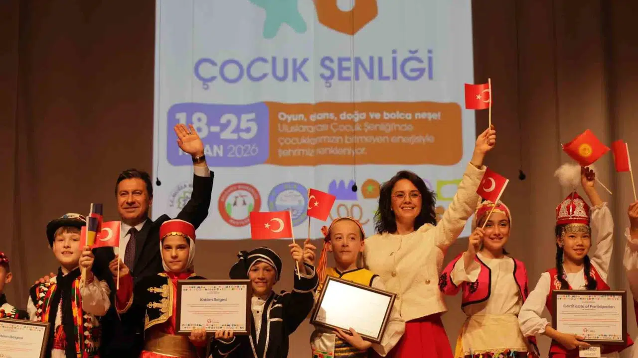 Dünya çocukları Menteşe’de buluştu: 23 Nisan coşkusu sınırları aştı