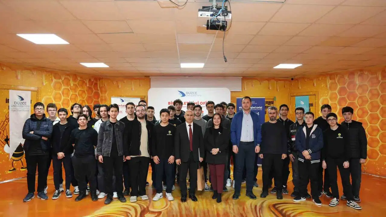 Geleceğin mimarları lisede buluştu: Yapay zeka sadece bir araç değil, yeni bir üretim alanı