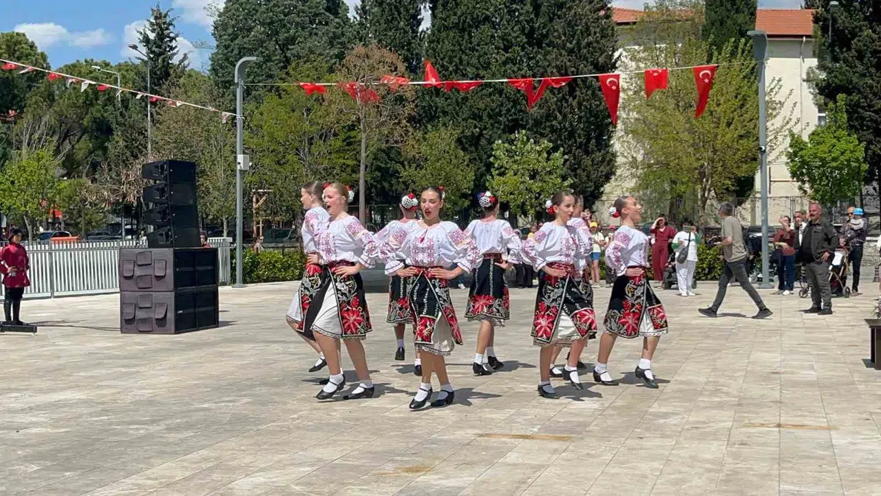Muğla’da 23 Nisan coşkusu: Altı ülkenin çocukları aynı sahnede buluştu