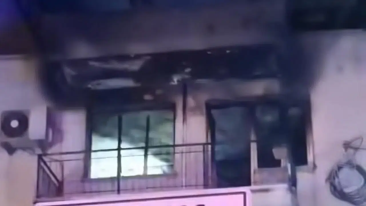 Bornova'da gece yarısı dehşeti: Baba alevlerin arasında can verdi, oğlu yaşam mücadelesi veriyor