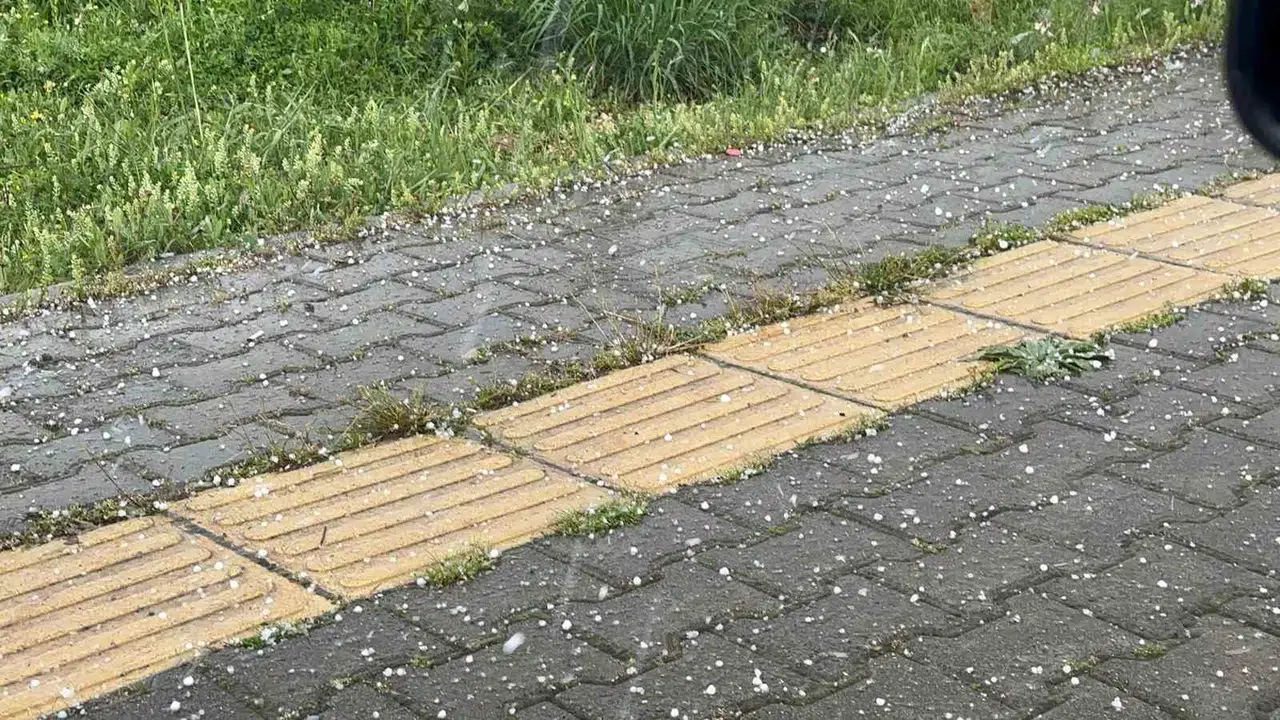 Tunceli’de gökyüzü bir anda karardı: Sağanak sonrası dolu hayatı felç etti