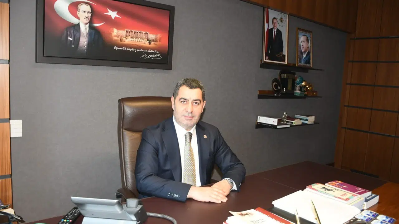 Gaziantep'te 23 Nisan gerginliği: Mehteran gösterisine sırt dönen CHP'lilere istifa çağrısı