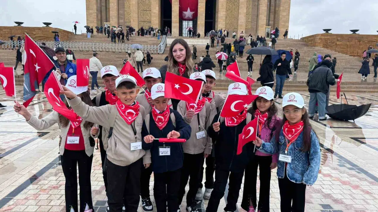 Ağrı’nın dağlarından başkentin kalbine: Minik öğrencilerin 23 Nisan rüyası gerçek oldu