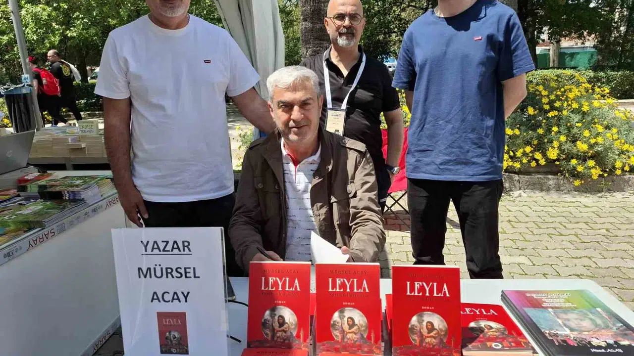Savaşın gölgesinde kalan hayatlara ışık tuttu: Mürsel Acay’ın Leyla’sı İzmir’de okurlarıyla buluştu