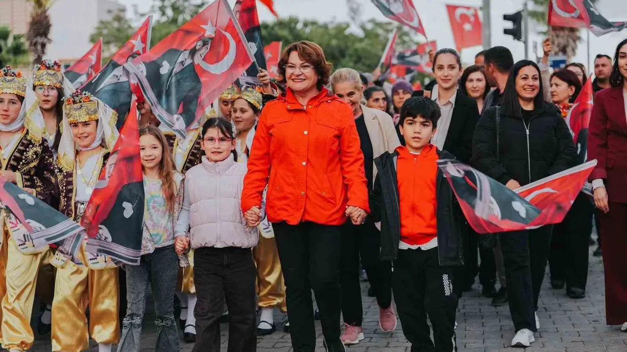 Didim’de 23 Nisan coşkusu: Sokaklar bayram yerine döndü