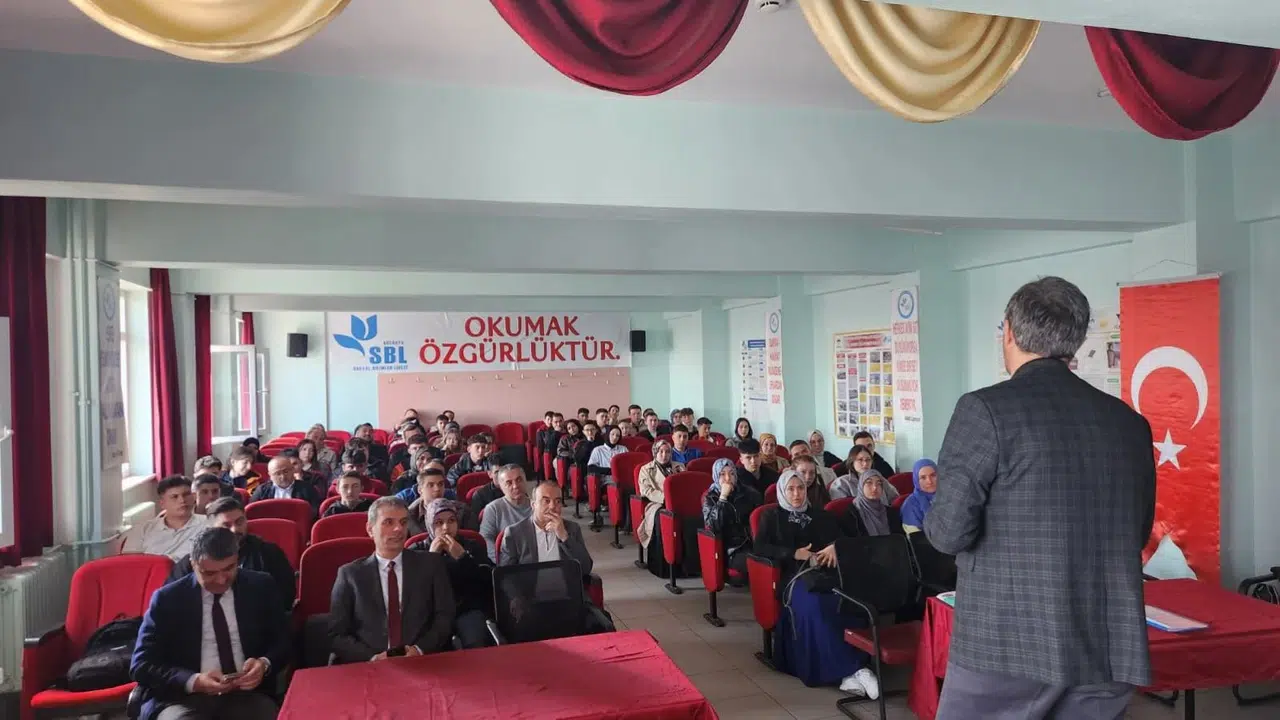 Kütahya’da değerler eğitimi zirvesi: Geleceğin mimarı gençler için yol haritası çizildi