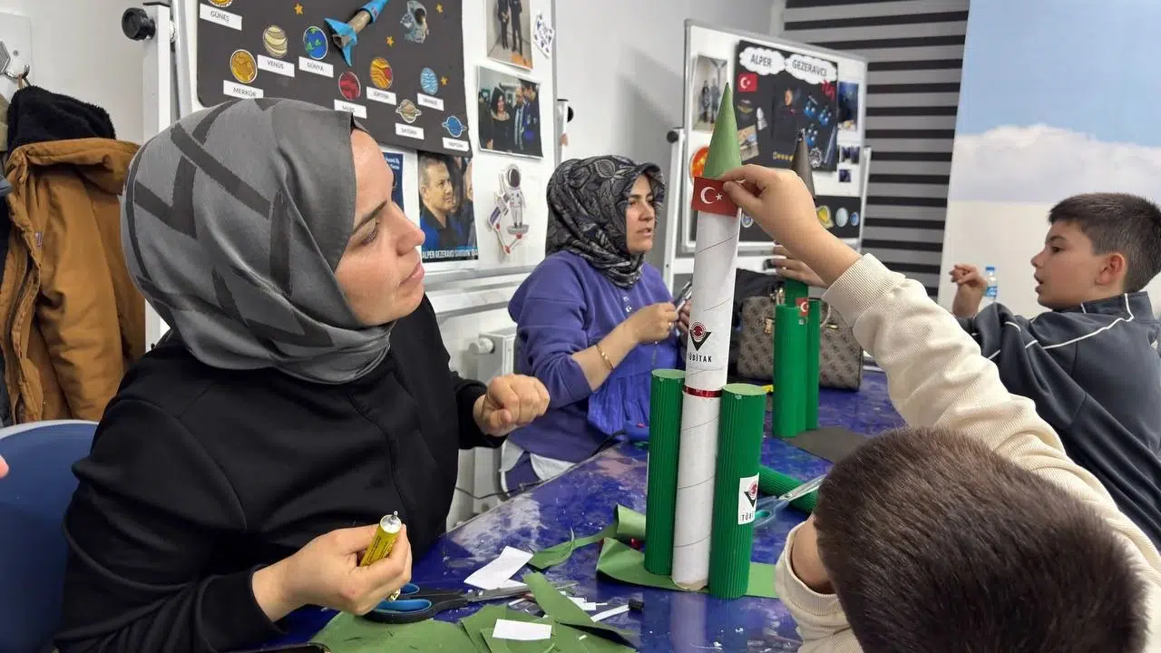 Canik’te 23 Nisan coşkusu: Aileler bilim ve sanatla buluştu