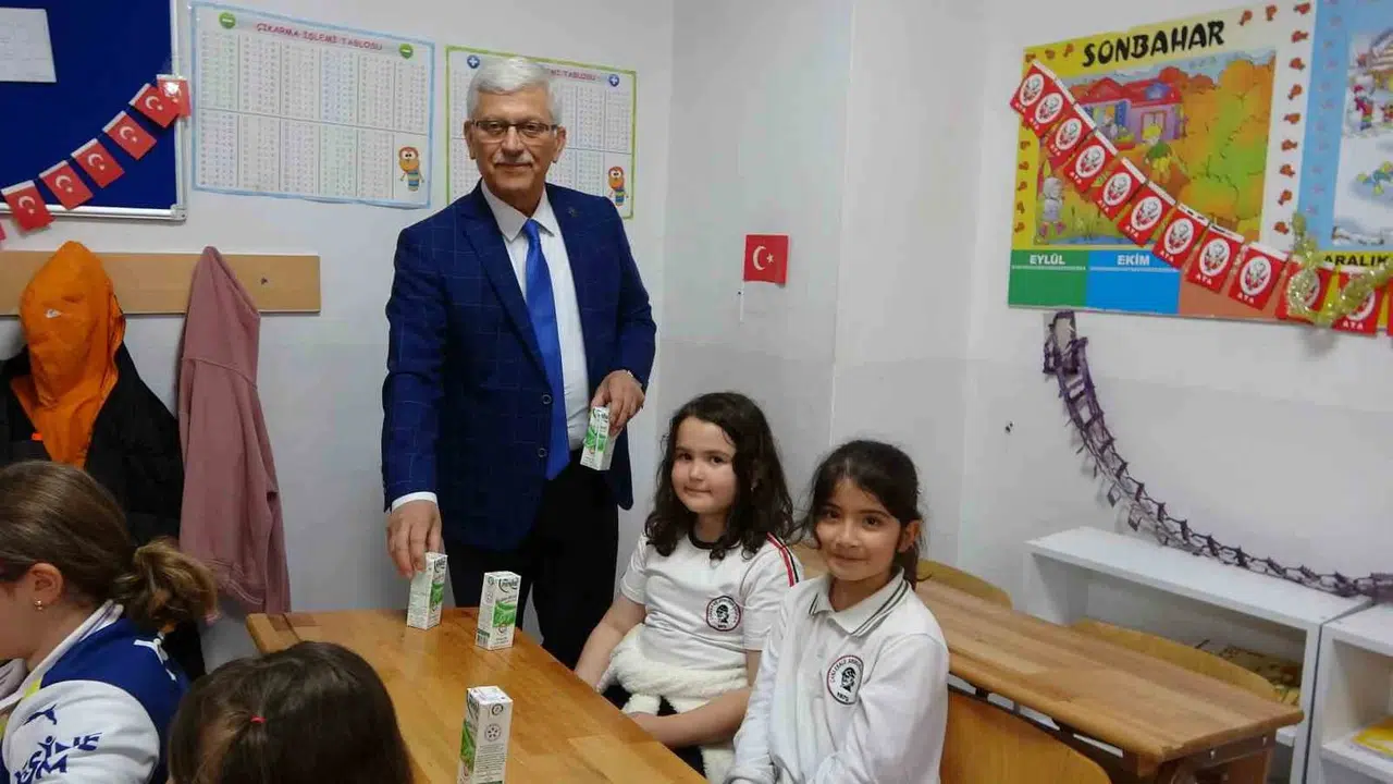 Miniklerden veteriner hekimlere tam not: Süt ikramıyla anlamlı kutlama