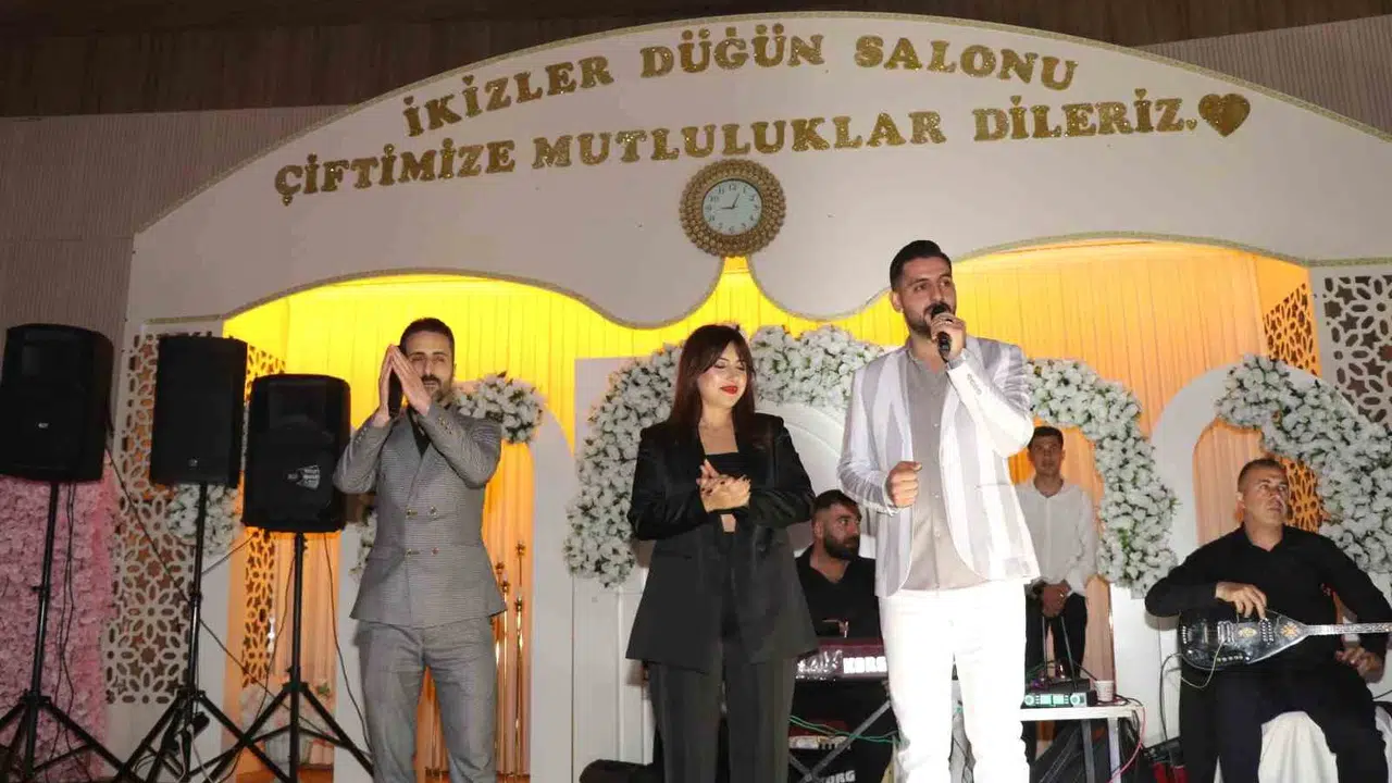 Oltu’da tek yürek oldular: Ahmet Sami’nin tedavisi için sahneye çıktılar